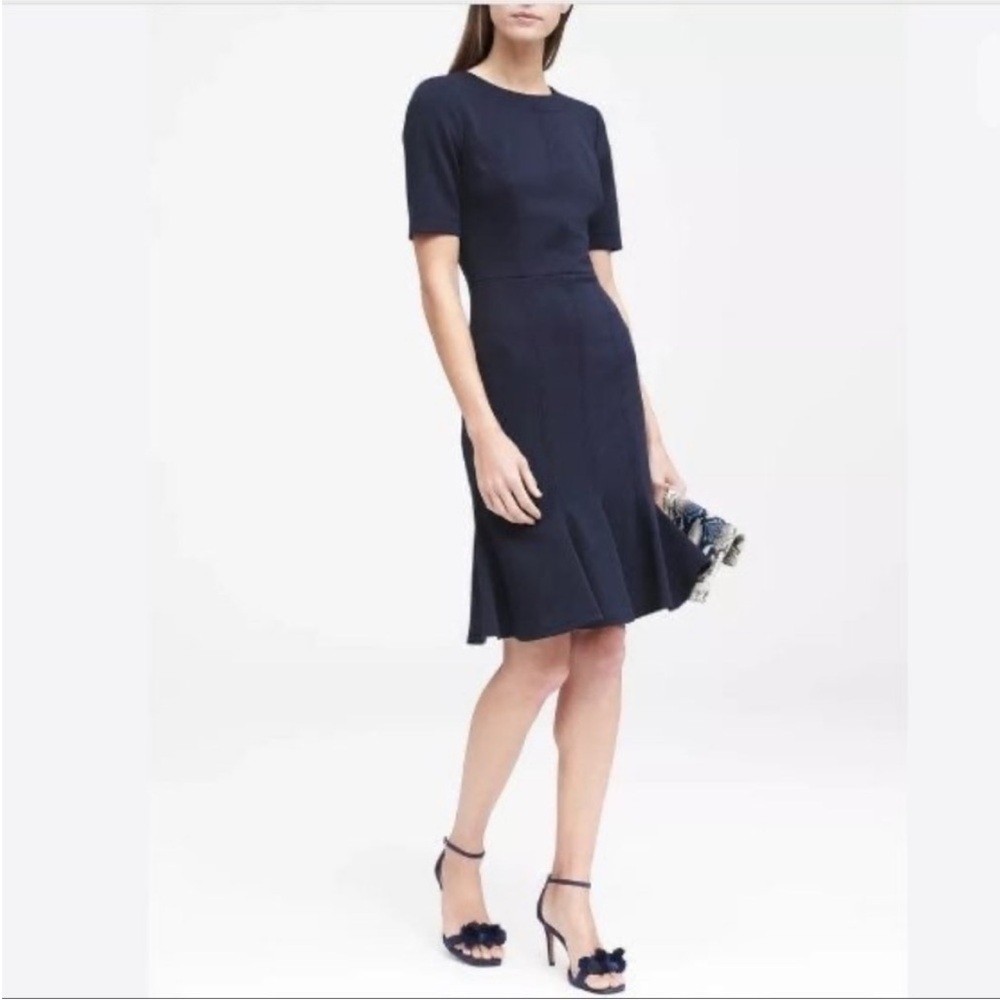 Banana Republic Dark Navy Button Back Trumpet Dress Sz 10 Career Officecore